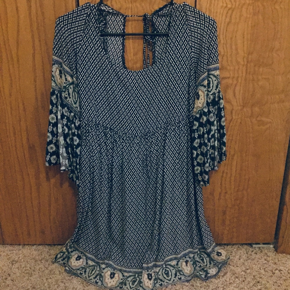 Umgee paisley bell sleeve dress